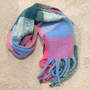 Hollister thick chunky plaid check fringe colorful winter scarf